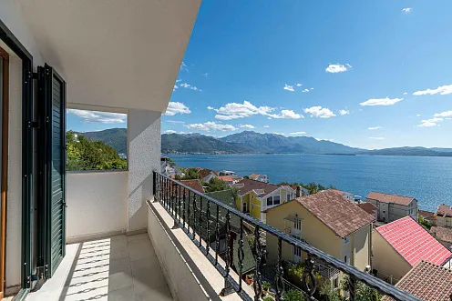 Geräumige und helle Apartments mit Panoramablick auf das Meer